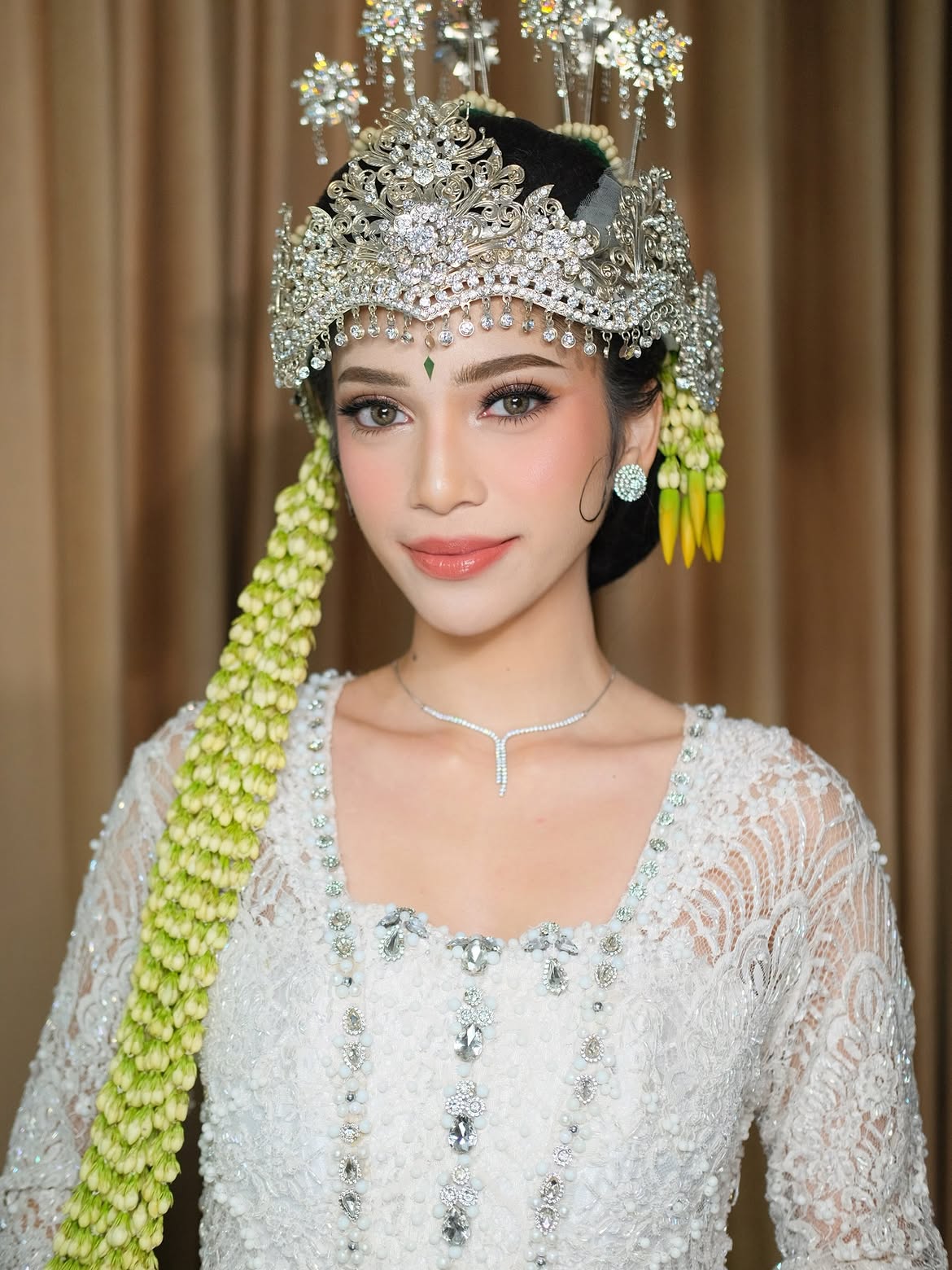Bridal glam makeup